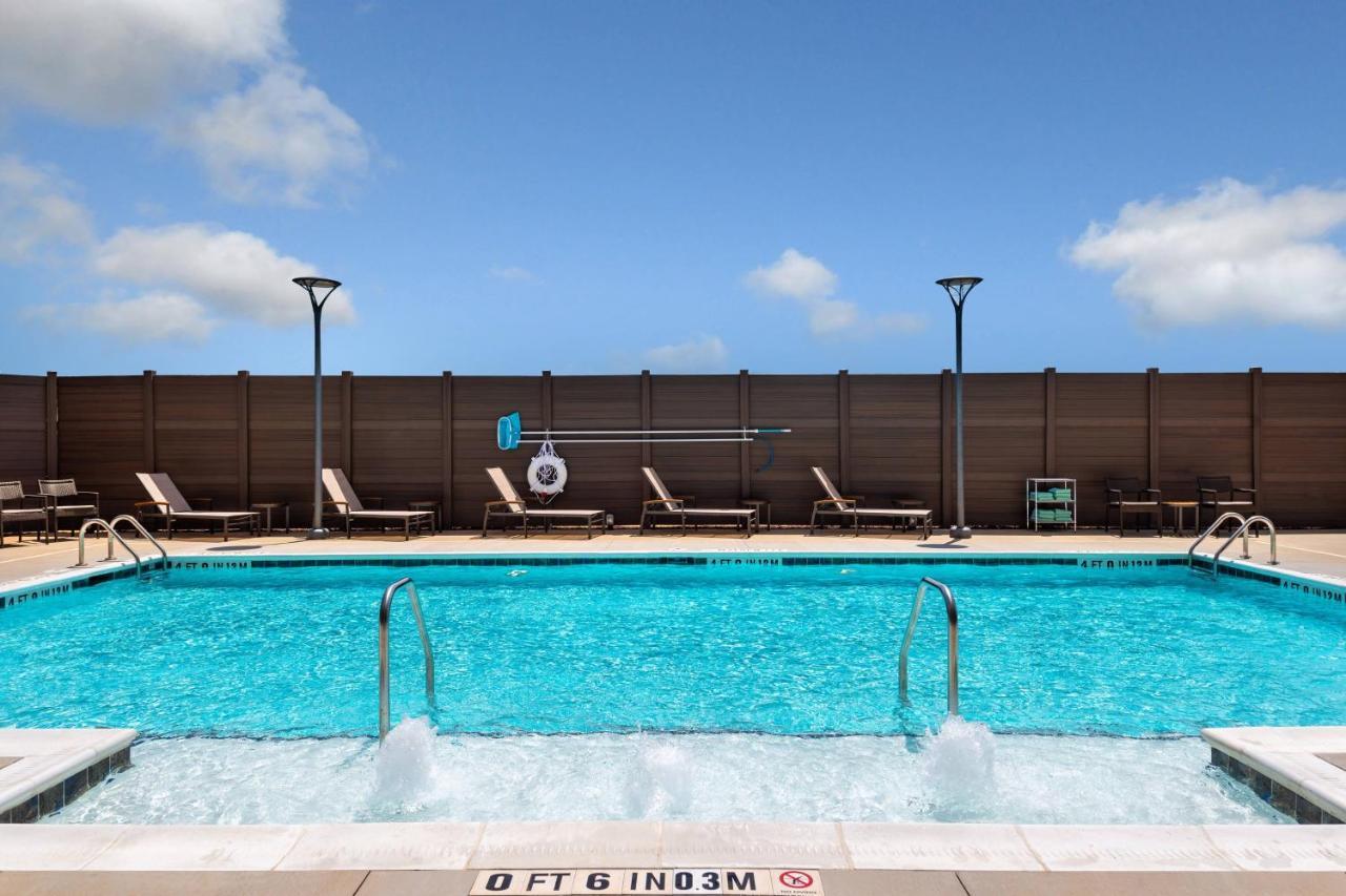 Residence Inn By Marriott Charlotte Northlake Exterior photo